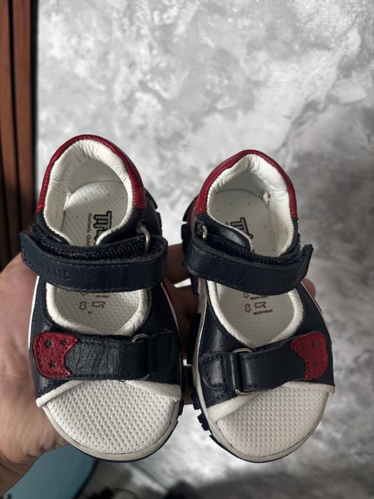 Продам сандали Tiflani