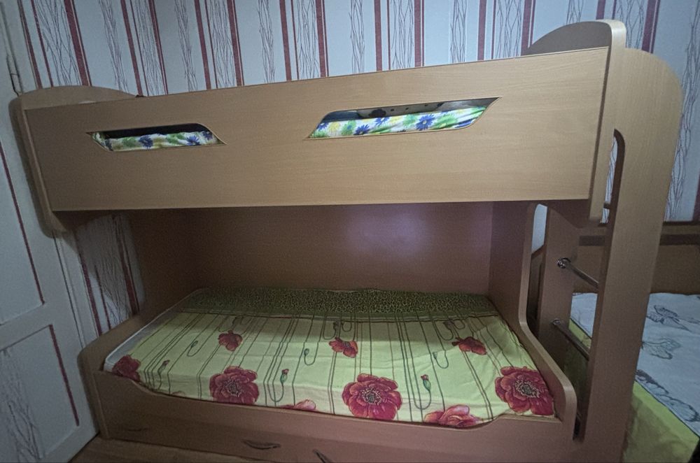 двухъярусная кровать