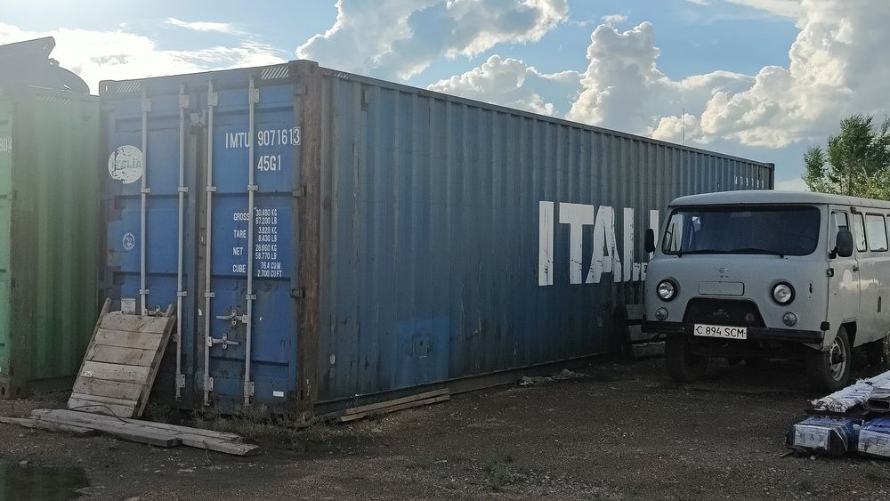 Продам два контейнера 40 футовых