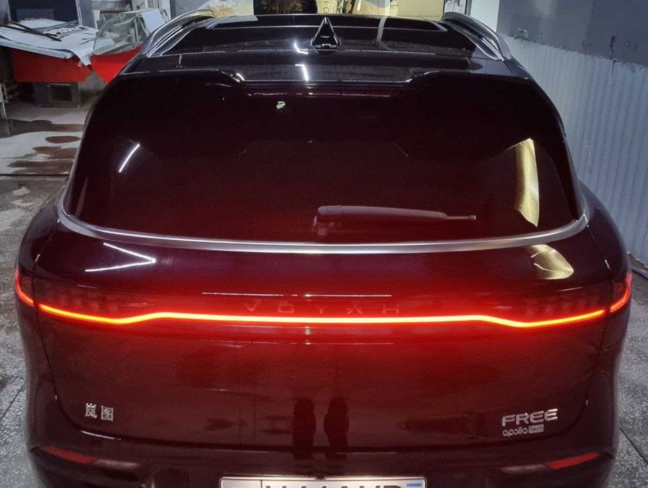 Voyah Free 2024 гибрид – чёрный, почти новый