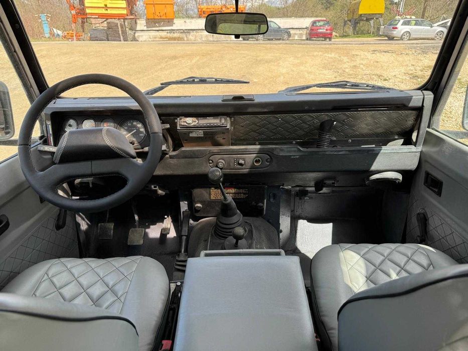 Land Rover Defender 1999 diesel, 2.394 € — imagine 4
