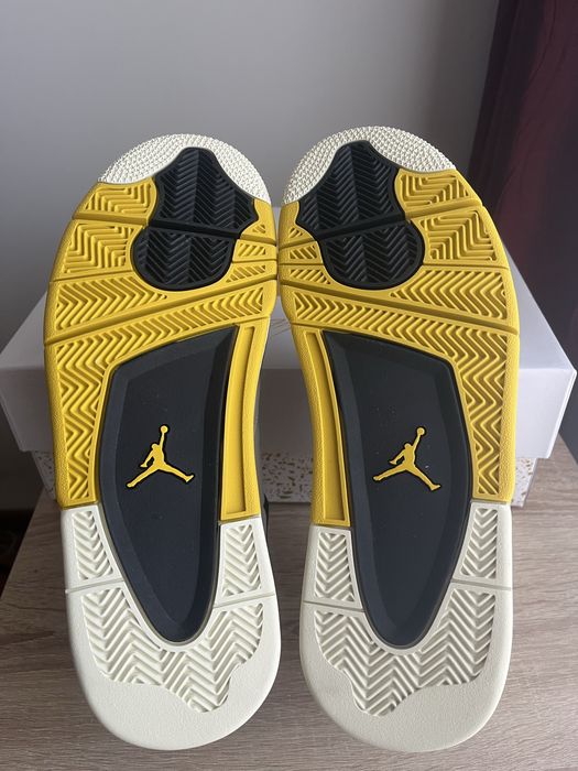 Nike Air Jordan 4 Vivid Sulfur