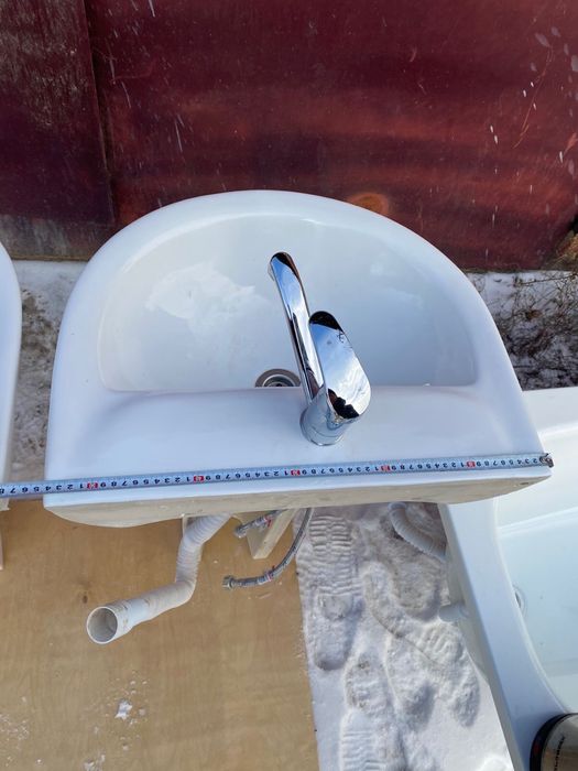 Продам новую ванну и раковины