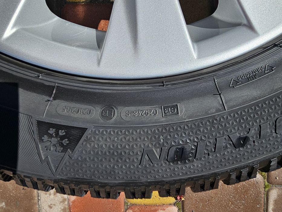 Зимние шины  Goodyear 235  60 R 18