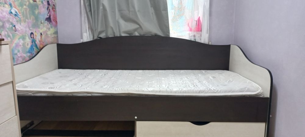Продам кровать с матрасом
