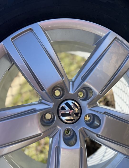 4 roți  complete NOI 255/60 R18 Bridgerstone pentru Volkswagen Amarok