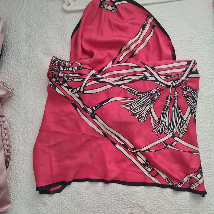 Стильное парео от Gucci