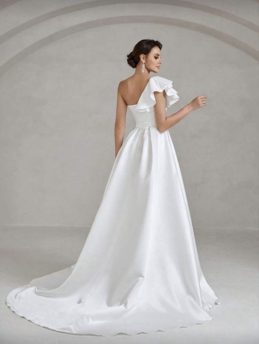 Vând rochii de mireasa