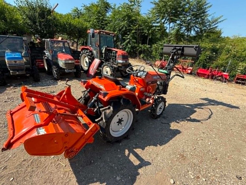 Мини челен товарач KUBOTA B1-15 4x4