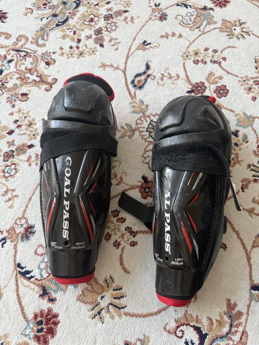 Продаю хоккейную экипировку