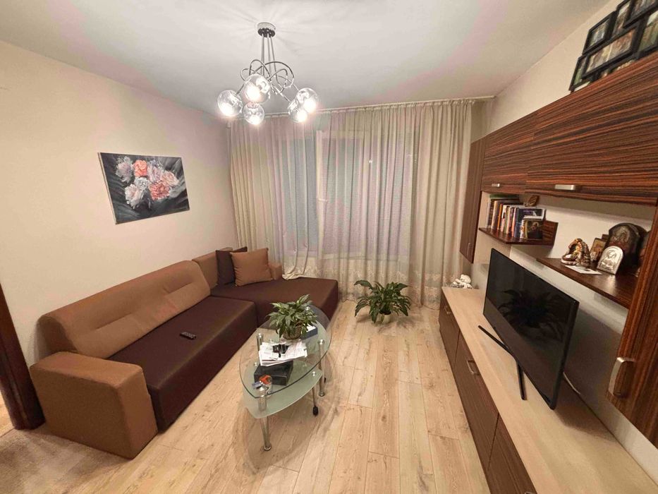 Продава се Тристаен апартамент в София, Център - 83 кв.м за 1446 €/кв.м - Снимка #2