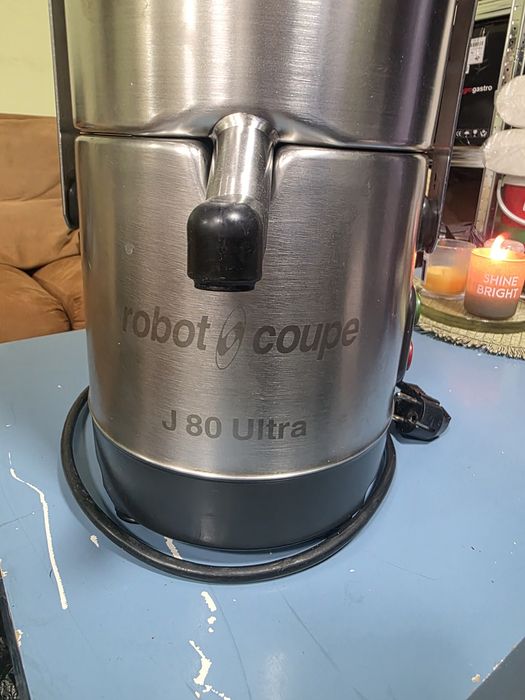 Професионална сокоизстисквачка за твърди плодове и зеленчуци Robot Coupe J 80 Ultra