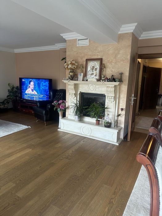 Луксозен тристаен апартамент в Благоевград