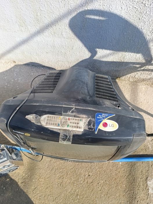 Televizor LG sotiladi radio padarka