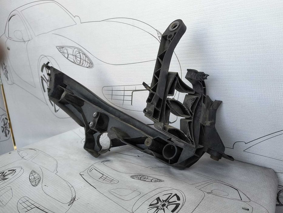 Suport Ghidaj Cadru Far Stanga Audi A4 B8 8K 2010 / 2008-2015 Cod OEM 8K0805607A (5B2)