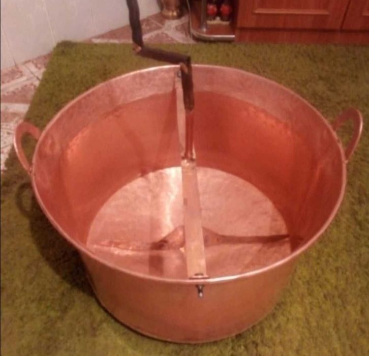 Vând căldare din cupru alimentar capacitate de 90 de litri cu fundu de