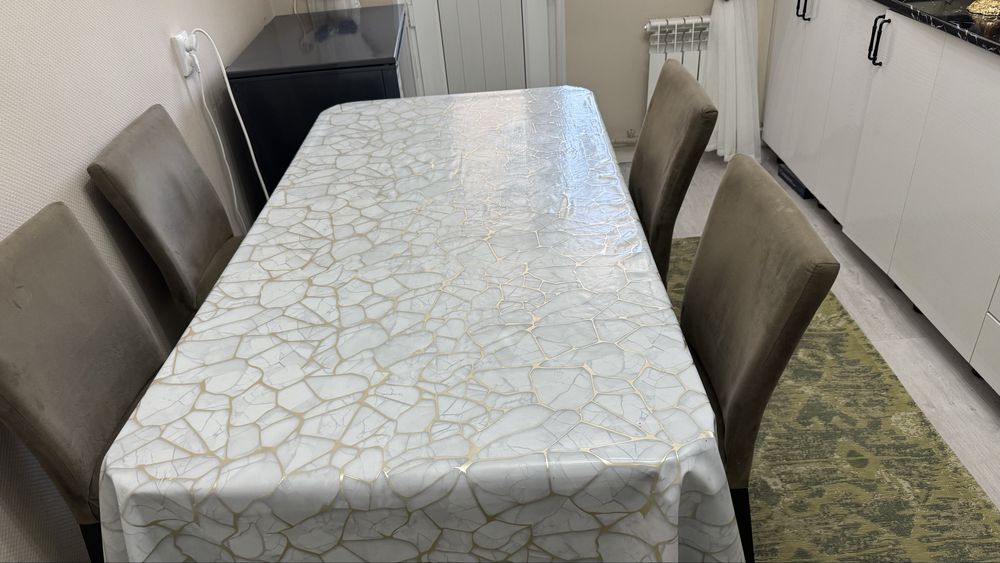 Кухонный стол и стуля