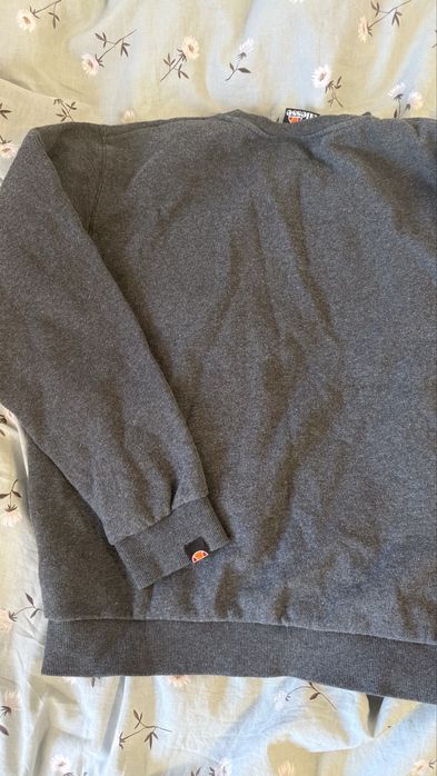 Чисто нов тъмносив суичър / блуза Ellesse – размер M/L