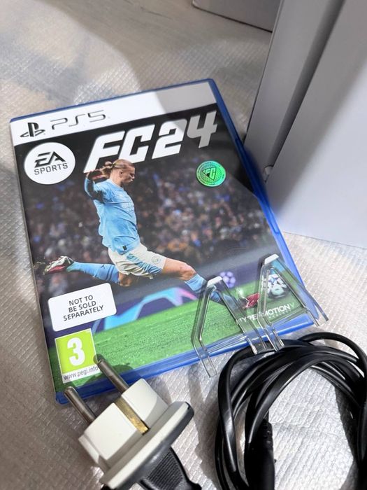 Sony PlayStation PS5 с 2 геймпадами