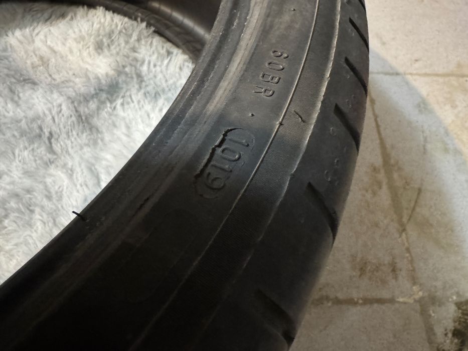Продам резину Nokian 245/35/21