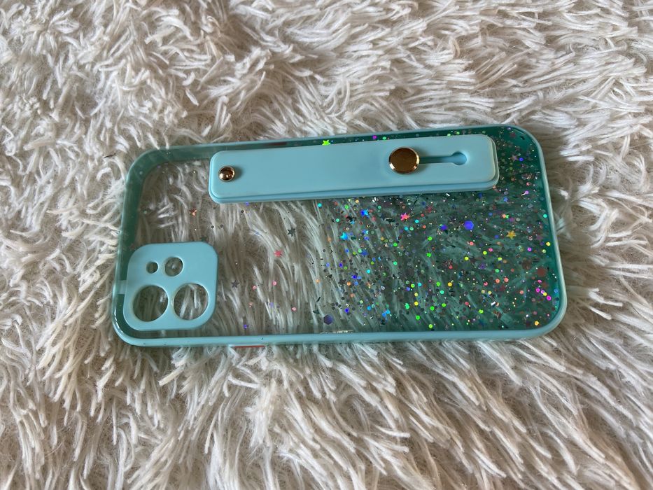 Продам чехол на IPhone 12