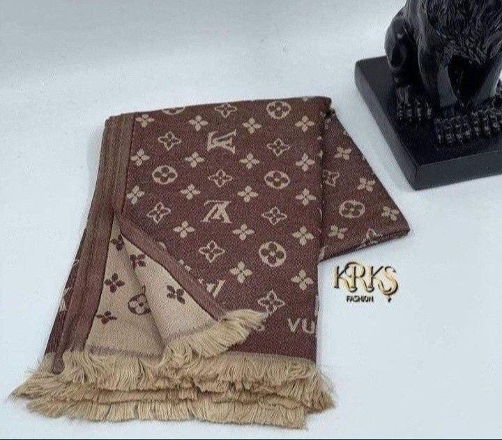 Geanta+portofel+eșarfă cu două fețe ,saculet, etichetă incluse