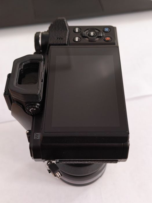 Olympus OM-D E-M10 Mark ll ca NOU + Olympus 12-50mm