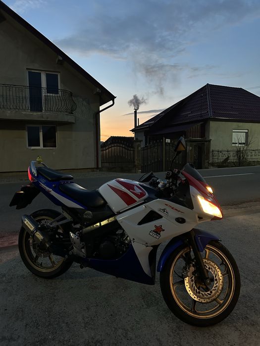 Honda cbr 125. r