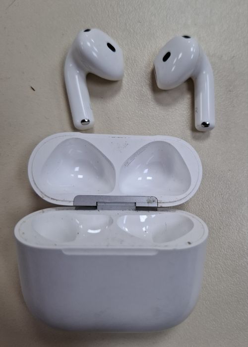 Безжични слушалки Apple AirPods 4 с Active Noise Cancellation