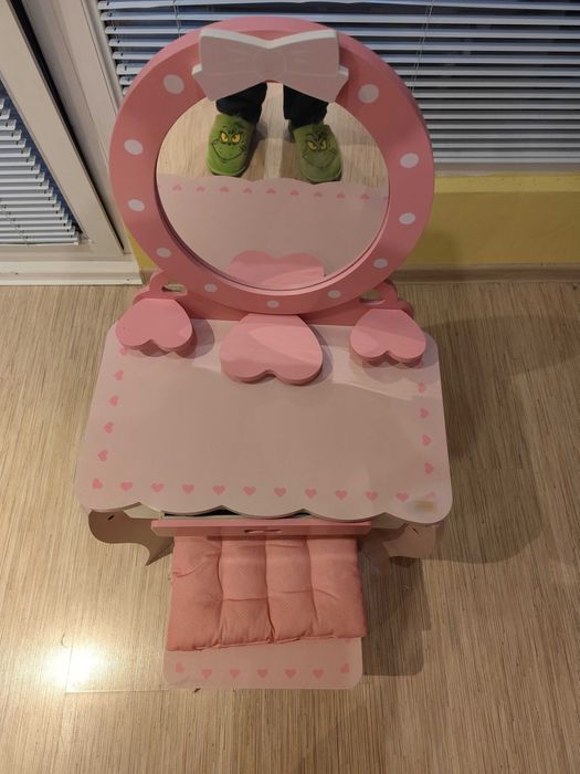 Продавам детска тоалетка