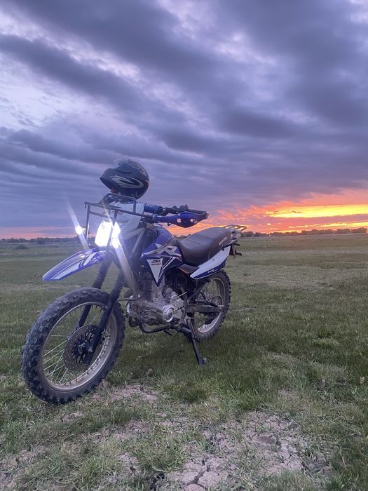 Продам мотоцикл эндура 250 куб