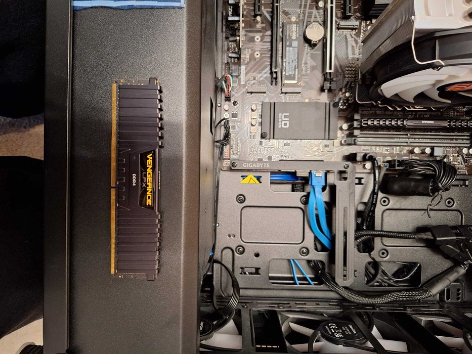 Kit Intel I7 + Placa baza Gigabyte + Memorii Corsair 32GB