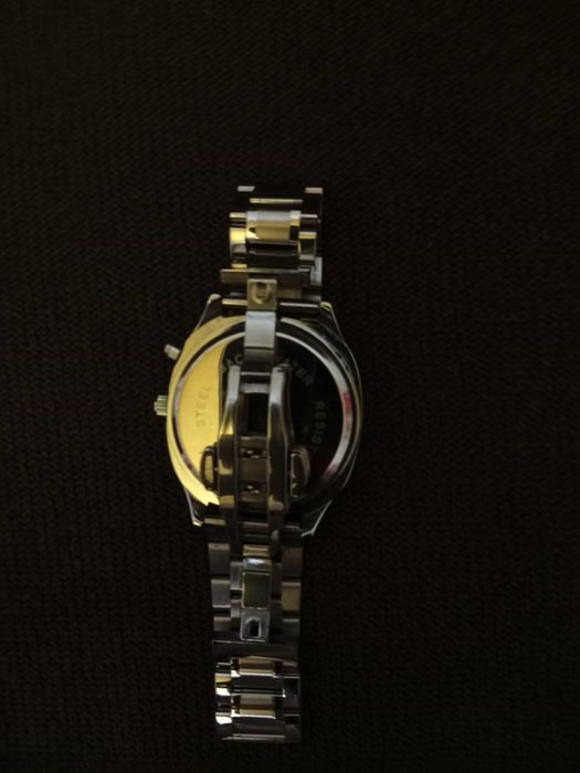 Часы с секундами на циферблате