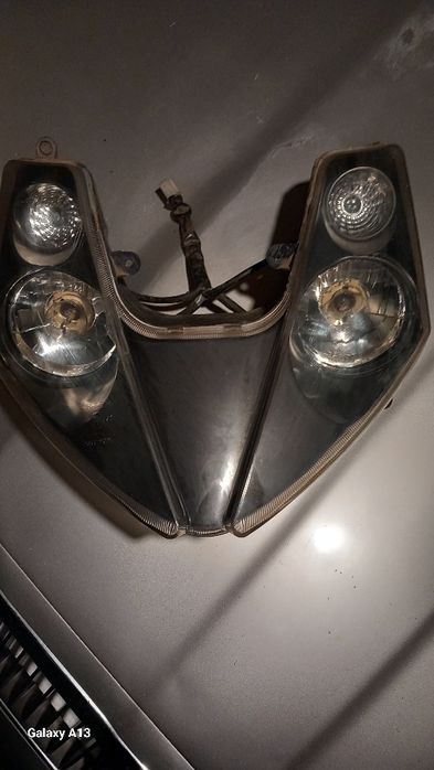 Far scuter.(moped,motoreta scuter,)