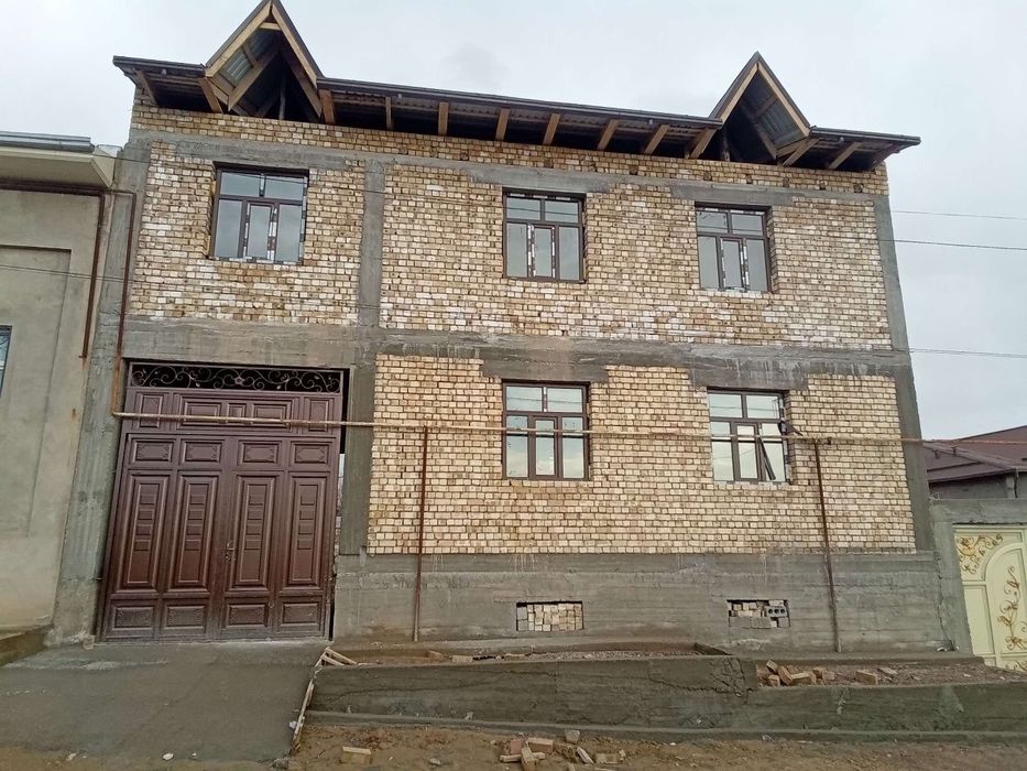 Уч қахрамонда каропка сотилади тўрт ярим сотка 7-10 хоналик