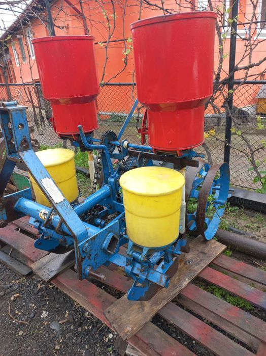 semanatoare de porumb pe doua si patru rinduri