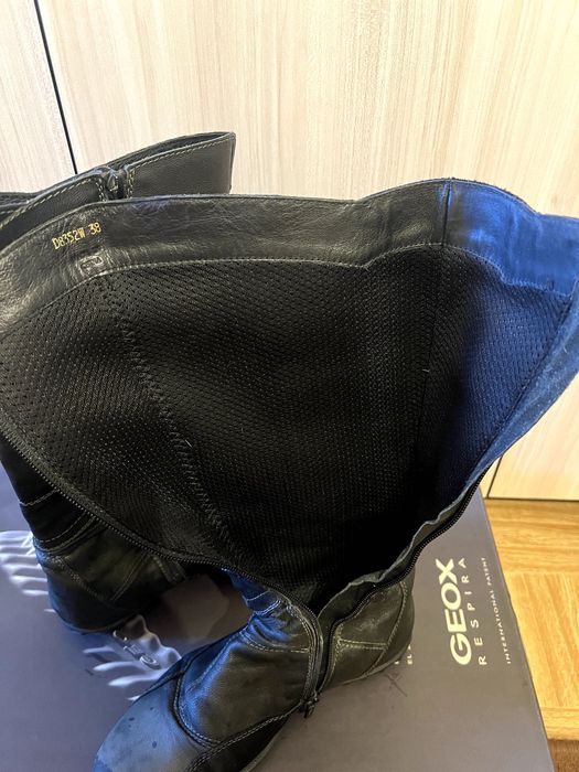 Черни ботуши от естествена кожа - Geox