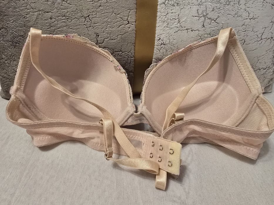 Vand sutien marimea  m nou fara eticheta