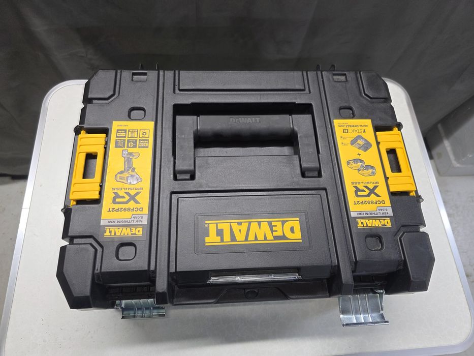Нов безчетков ударен гаиковерт Dewalt dcf892 2x5ah