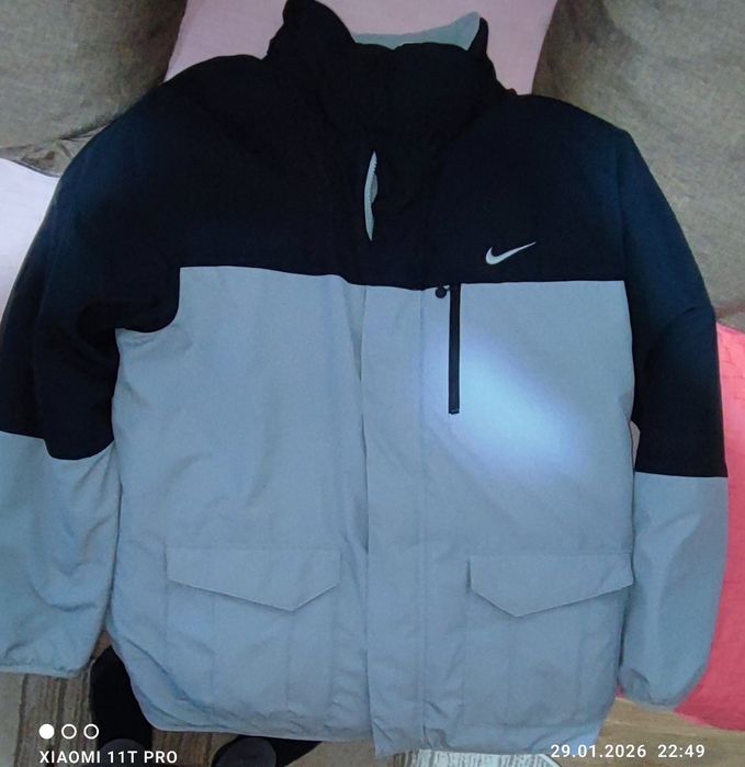 Geacă de iarnă pe două fețe.