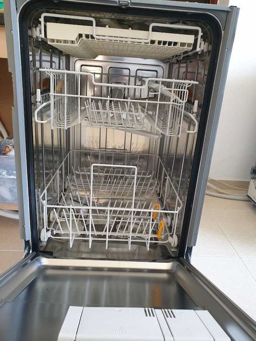 Miele Съдомиялна - 9 Комплекта - Пълно Вграждане - 45см - Тясна