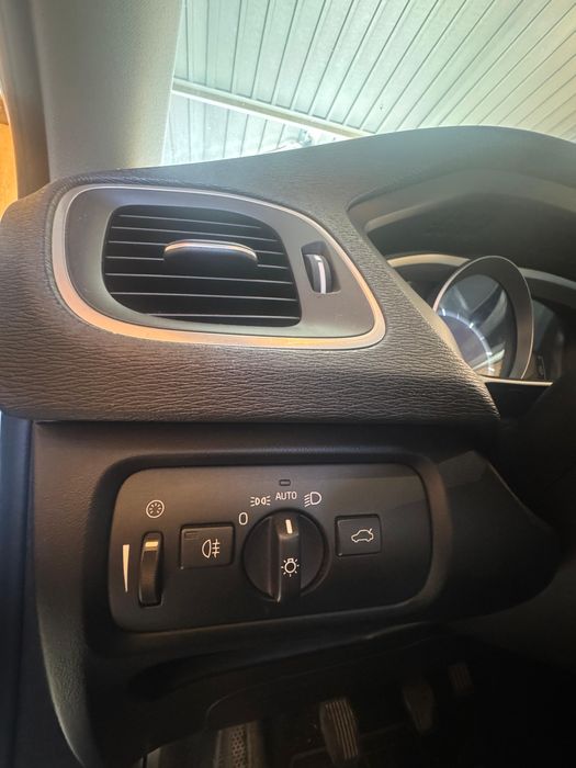 Volvo V40 1.6 D2 2013 • Full Option