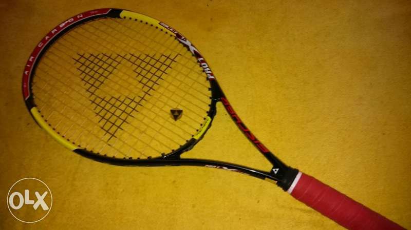 Тенис ракети за корт