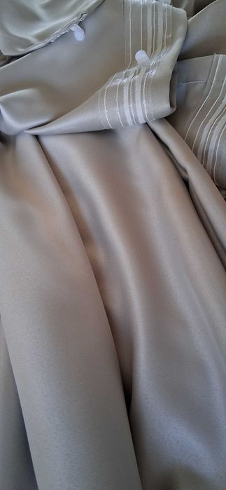 Плътни сиви завеси