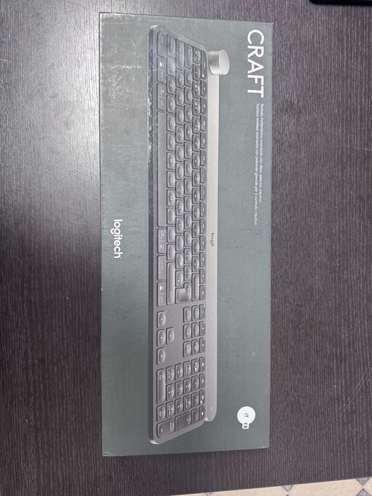Vand tastatura noua logitech craft advance