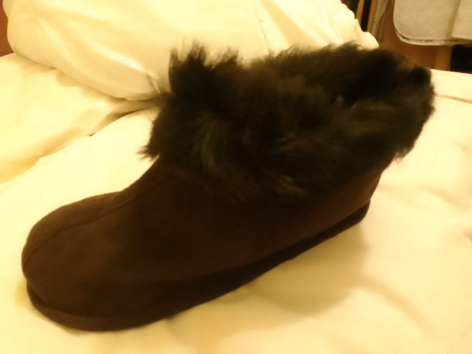 Papuci de casă din piele întoarsă