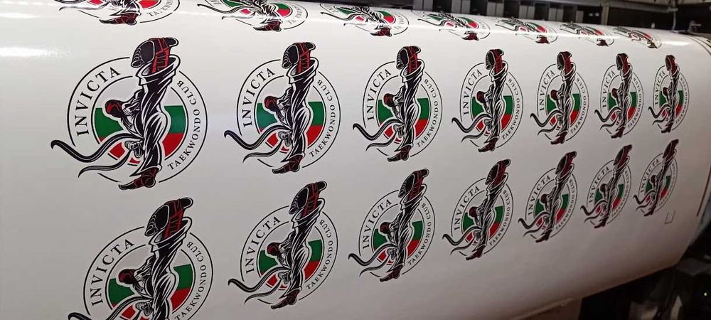 Изработка на рекламни стикери по поръчка - бързо и качествено