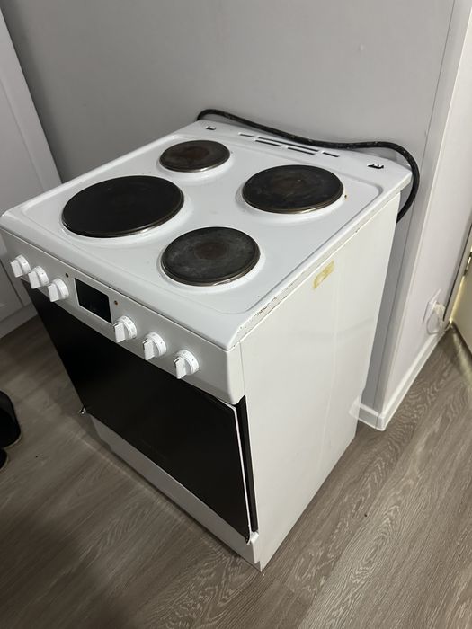 Продам электрическую плиту
