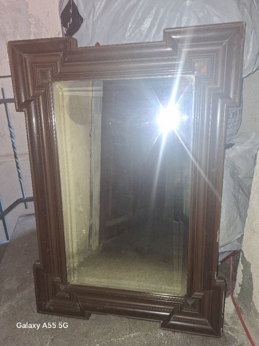Oglindă veche din lemn masiv