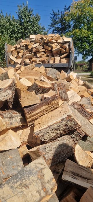 Lemne tăiate și crăpate